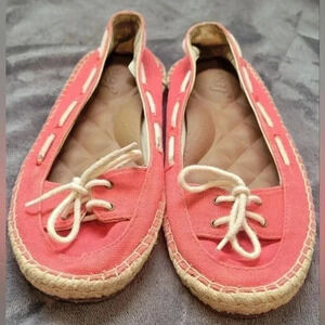 WOMENS SIZE 8.5 REEF Flat Shoe, RED, Breathable textile upper, cushioned Insole